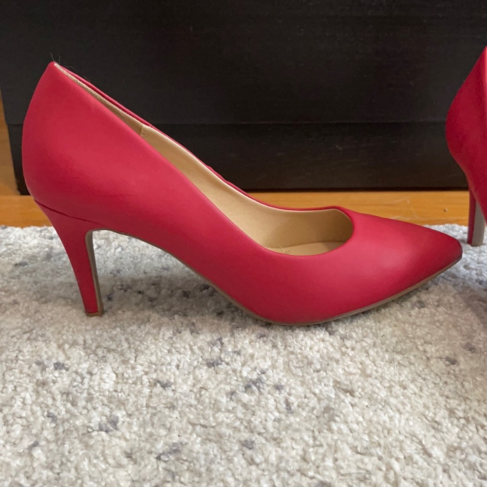 Size 10 red heels